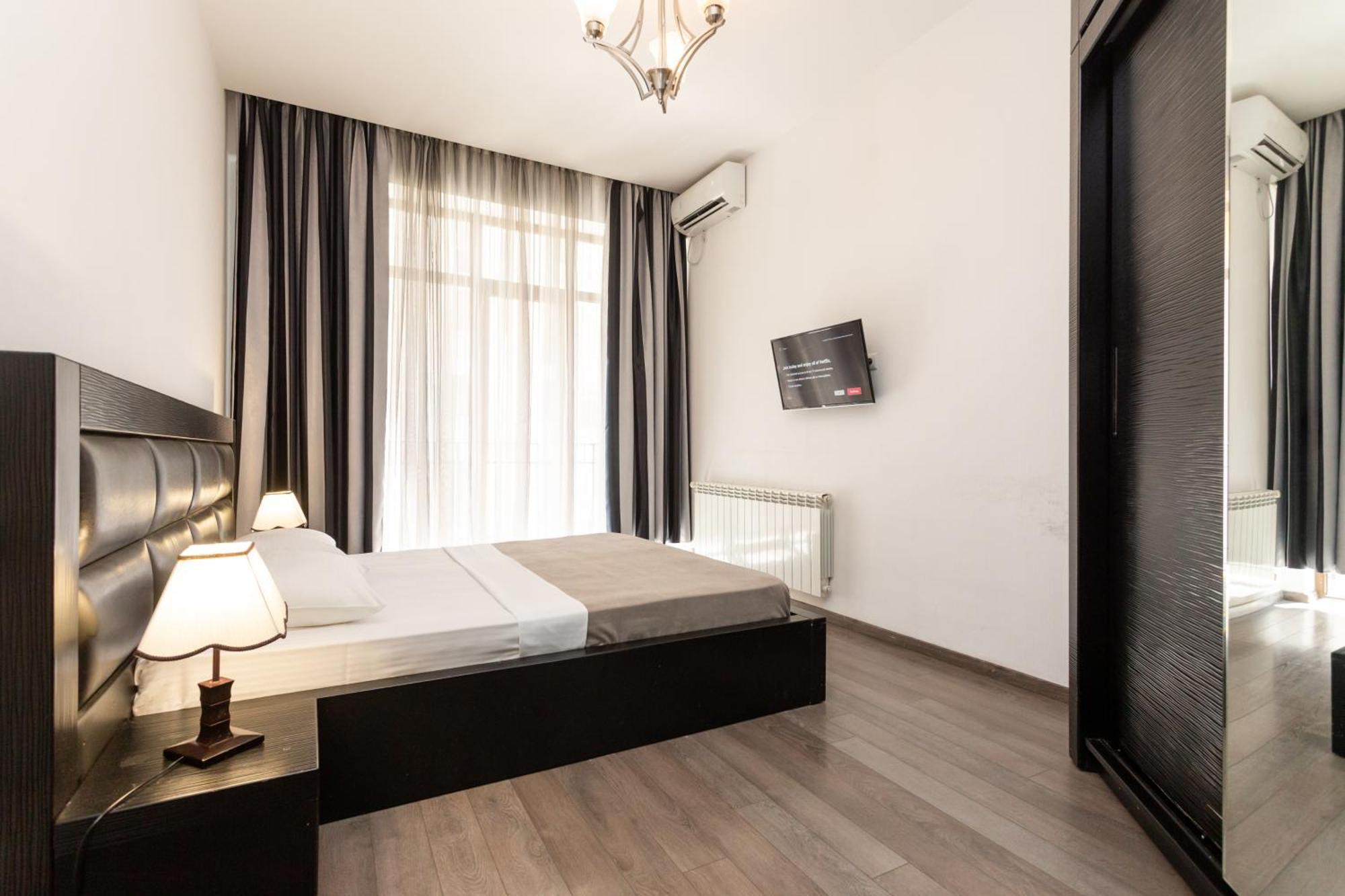 Two Bedroom Apartment In The City Center 第比利斯 外观 照片
